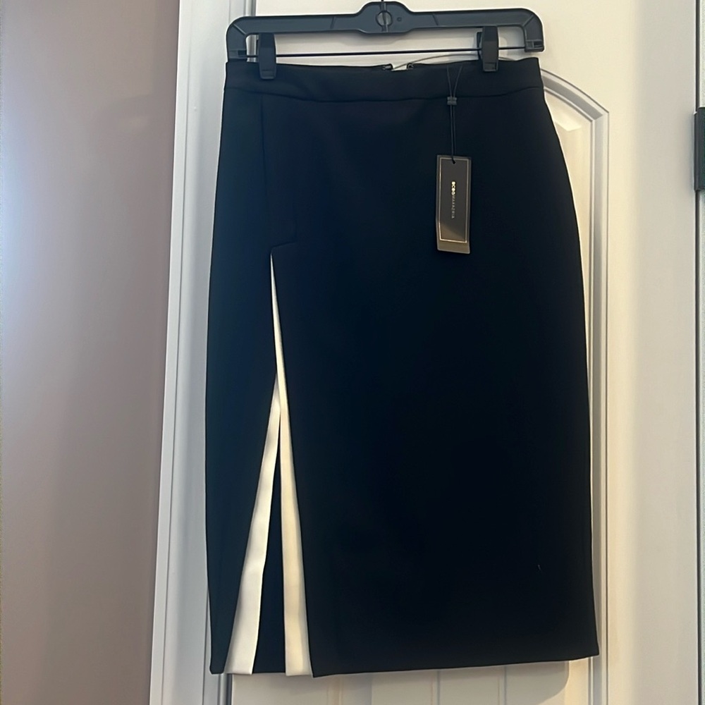 BCBG Max Azria Black pencil skirt with slit and white detailing size 0 tags on